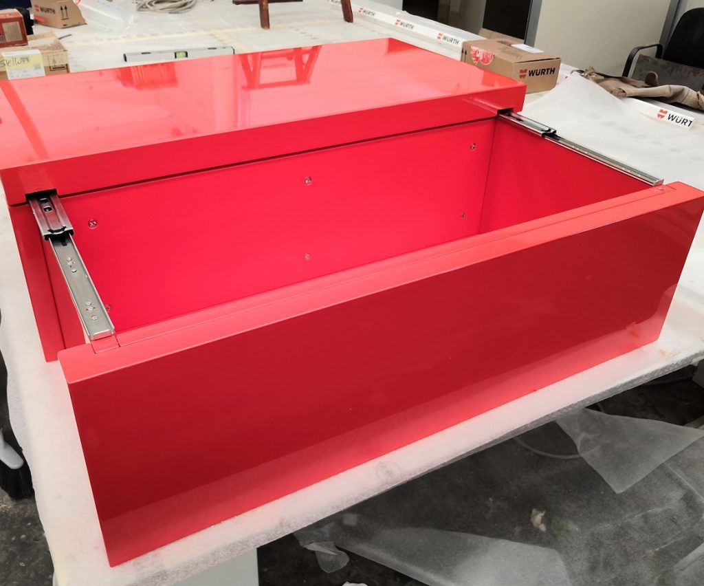 Tavolo laccato rosso