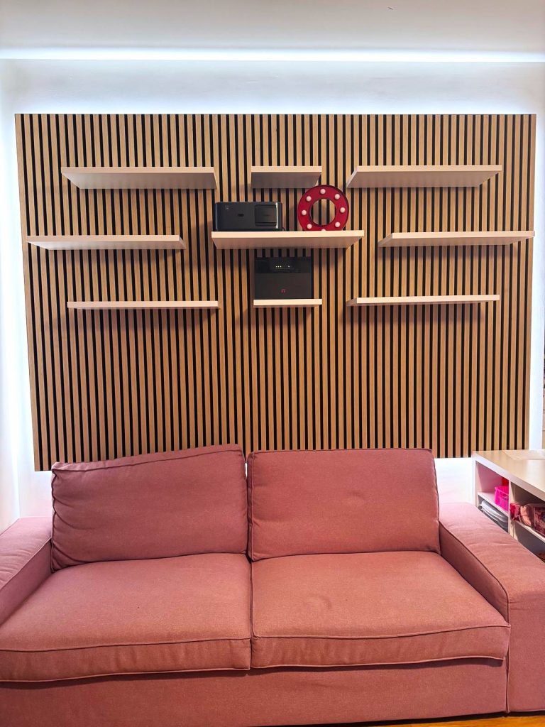 Boiserie con mensole